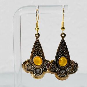 Filigree Earrings With Amber Stone